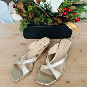 Stuart‎ Weitzman Gold Miami Wedge Women's Sandals Size 10B NwoT Metallic Strappy